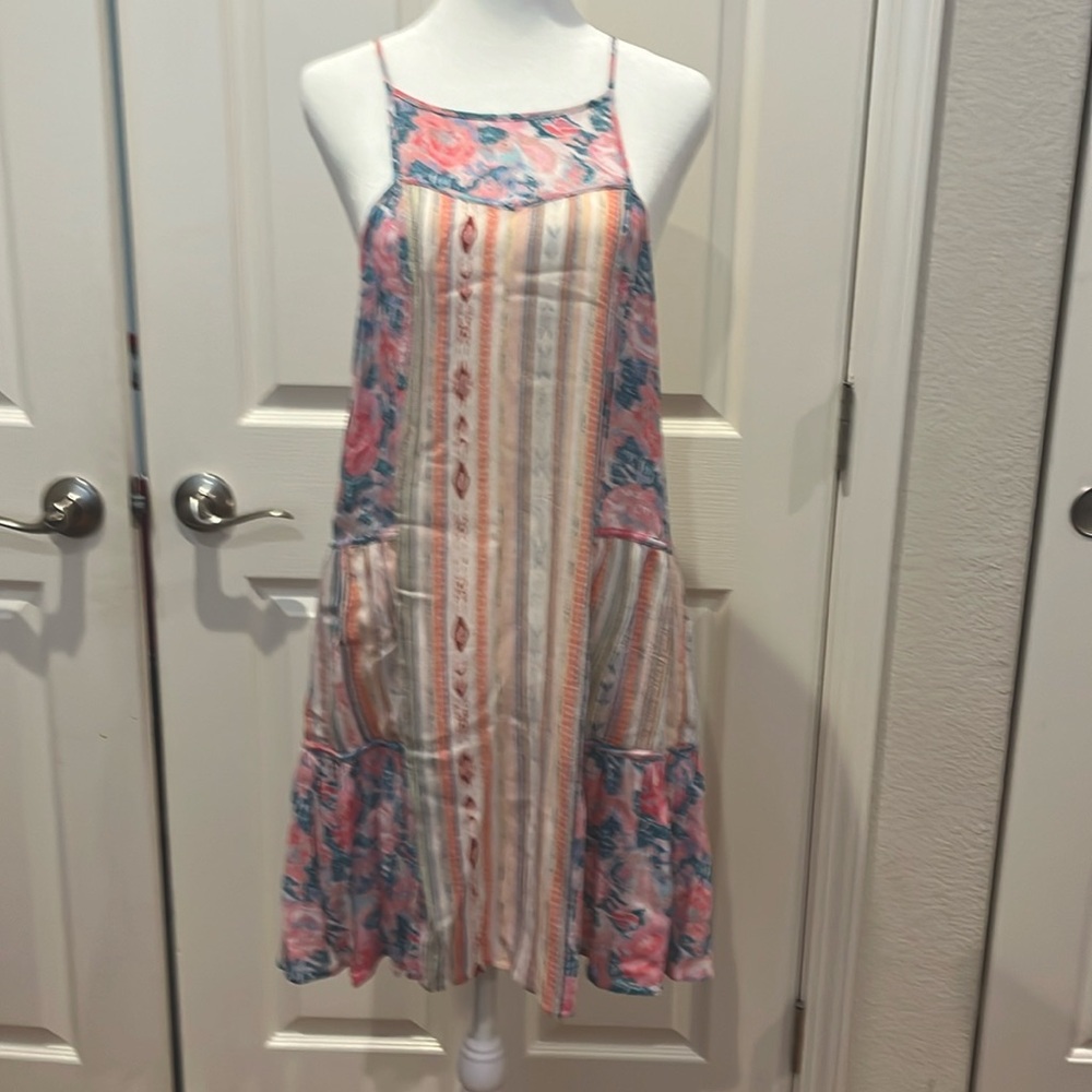 Gorgeous, soft, floral BCBG dress!